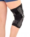 Offene Kniebandage mit Gelenkschiene und regulierter Bewegungsfreiheit AM-OSK-O 1R-01   -   4MEDIC.jpg