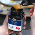 Miód Manuka MGO™ 550+ nektarowy 500g  -  Manuka Health.jpg